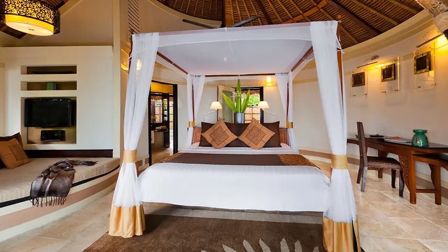 Beachfront Pool Villa at Banyan Tree Vabbinfaru, view 3